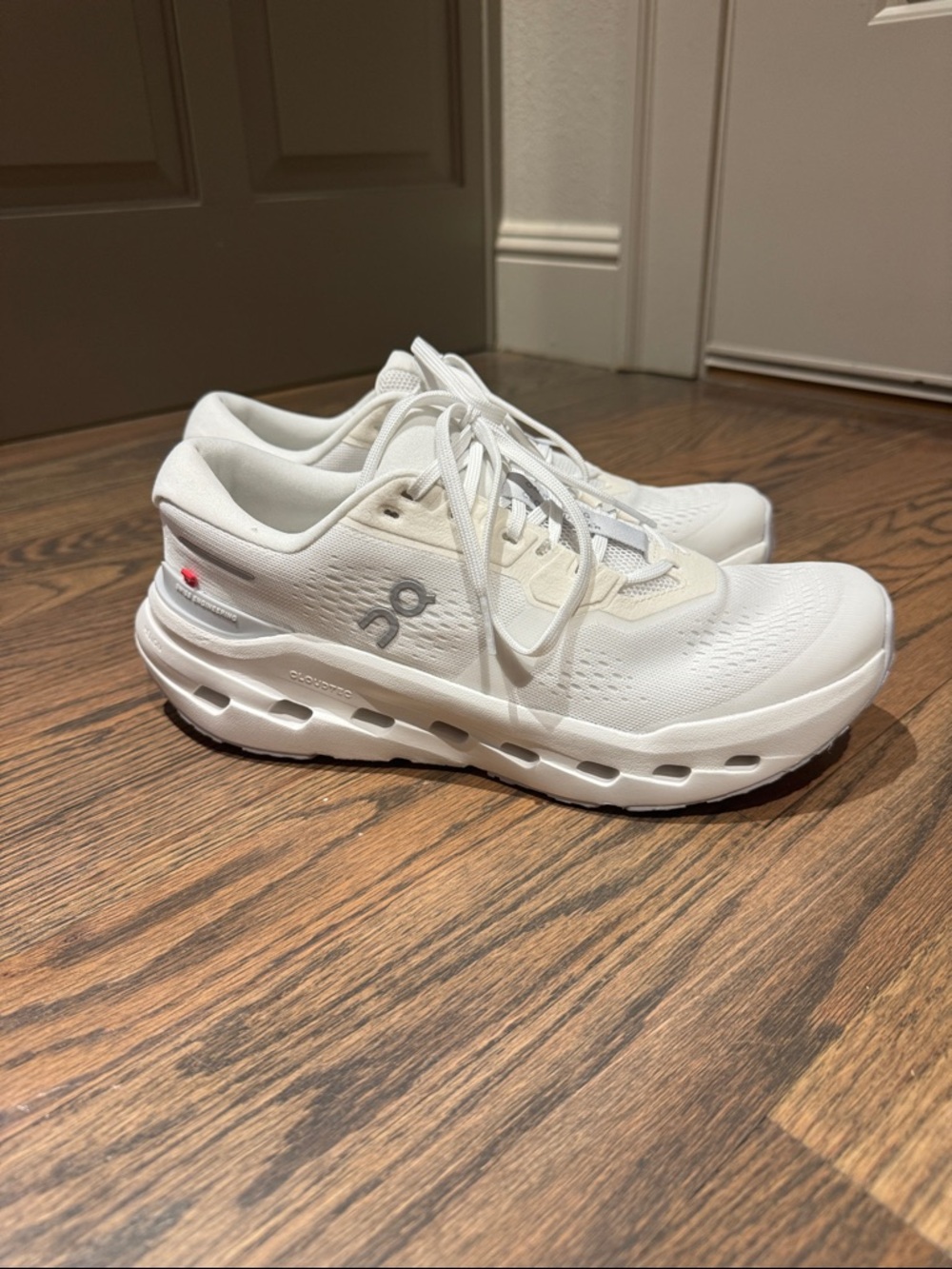 Women’s On Running cloudrunner 3 - worn once
